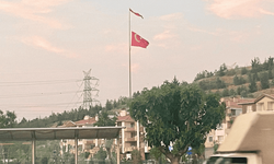 Gölbaşı’nda dev bayrak yenilenmeyi bekliyor