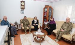 Orgeneral Bayraktaroğlu'ndan Amasya’da şehit ve gazi ailelerine bayram ziyareti
