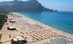 Alanya plajlarında fiyat şoku: Şezlong ve şemsiye ücretleri ikiye katlandı