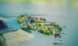 Hasankeyf’te su çekildi, tarih yeniden ortaya çıktı