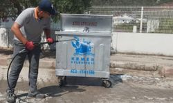 Kemer’de çöp konteynerleri dezenfekte ediliyor