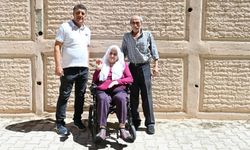 Ayten teyze akülü tekerlekli sandalye ile hayata yeni bir adım attı