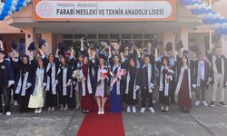 Beşikdüzü Farabi MTAL 30. mezunlarından 37 öğrenci kep fırlattı