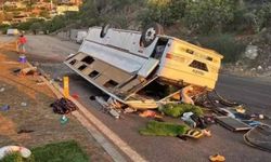Hatay'da servis midibüsü kaza yaptı: 25 yaralı