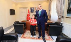 Down sendromlu milli sporcudan Vali Akbıyık'a ziyaret