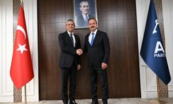 Anayasa tartışmaları siyasetin gündeminde: Ağıralioğlu ve Özel'den açıklamalar