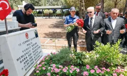Adana Valisi Yavuz Selim Köşger, 15 Temmuz şehitlerinin kabrini ziyaret etti