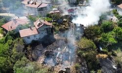 Akseki'de yangın evlere sıçradı: 3 ev zarar gördü