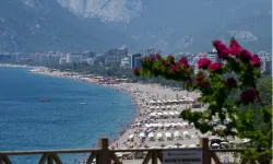 Antalya'da nem yüzde 77’ye ulaştı, sahiller doldu