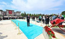 Cumhurbaşkanı Yardımcısı Yılmaz, 15 Temmuz Şehitler Anıtı’na çelenk bıraktı