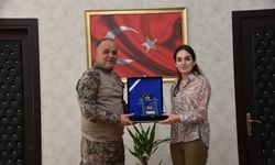 Şehit kızı Rümeysa Ertekin Tazegül’den Kars İl Emniyet Müdürü Saka’ya anlamlı ziyaret