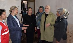 Kars Milletvekili Adem Çalkın’ın eşi Aydan Çalkın'dan sel mağduru kadınlara moral ziyareti
