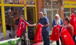 AK Parti Kars İl Teşkilatı’ndan 15 Temmuz’a özel bayrak dağıtımı