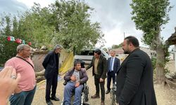 Kars MHP’li Başkanlardan ihtiyaç sahibi aileye akülü araç desteği