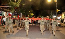 Kars’ta “Zaferin Adı Türkiye” temalı bayraklı yürüyüşe büyük katılım