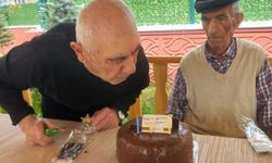 Kars huzurevinde doğum günü coşkusu