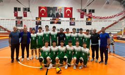 Kars’ta voleybol heyecanı: Anadolu Yıldızlar Ligi’nde öğrenciler yarı finale yükseldi