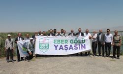 Akıncı'dan Eber Gölü'ne destek; "Eber Gölü yaşasın"