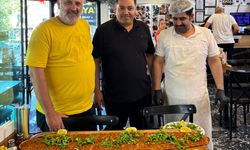 Veli Usta’dan dev hamle: 104 cm’lik lahmacunla rekora koşuyor