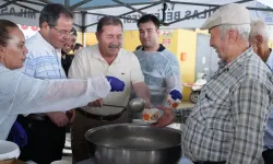 Milas Belediyesi vatandaşlara aşure ikram etti