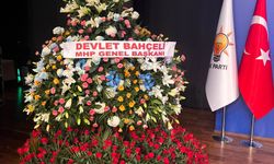 Bahçeli'den AK Parti'nin 24. kuruluş yıl dönümüne özel çiçek hediyesi