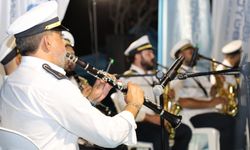 Başiskele sahilinde müzikli ve renkli bir akşam yaşandı