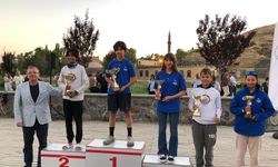 Vali Ziya Polat, Anadolu Yelken Ligi Kars Optimist Yarışları’nda dereceye giren sporculara ödüllerini verdi