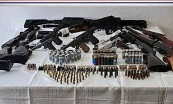 Kars'ta eş zamanlı operasyon: Çok sayıda silah ve mühimmat ele geçirdi