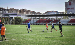 Başkentli minikler yaz tatilinde futbolla buluştu