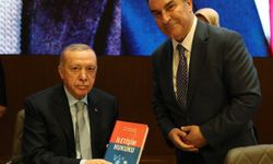 Prof. Dr. Zakir Avşar’dan Cumhurbaşkanına kitap takdimi