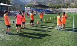 Isparta Belediyesi’nin yaz spor kurslarında dolu dolu bir yaz tatili geçirdiler