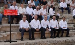 Tarihi Konuralp Amfi Tiyatro’da Belediye Meclis toplantısı yapıldı