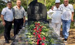 Şemsi Denizer, kabri başında anıldı