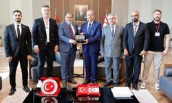 İngiltere’deki Türk Dünyasından KKTC Cumhurbaşkanı Ersin Tatar’a destek ziyareti