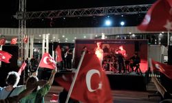 30 Ağustos coşkusu “Kahramanların İzinde” konseriyle başladı; Zafer meşalesi Milli İrade Meydanı’nda yakıldı