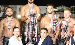 Balıkesir Büyükşehir Belediyesporlu Enes Doğan Elmalı’nın 2. kez Başpehlivanı oldu