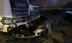 Bolu’da otomobil park halindeki araçlara çarptı: 4 ağır yaralı
