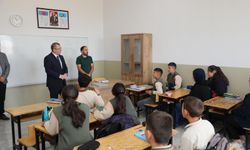 Kars Valisi Ziya Polat'tan İstiklal Ortaokulu’na Ziyaret