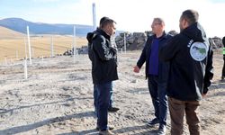 Kars Valisi Polat, Asboğa Köyü’ndeki Güneş Enerji Sistemi çalışmalarını inceledi