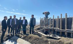 Arpaçay Kaymakamı Akköz, köylerdeki altyapı çalışmalarını yerinde inceledi