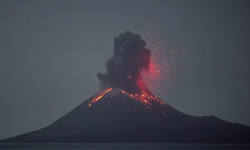 Semeru Yanardağı'nda art arda iki patlama