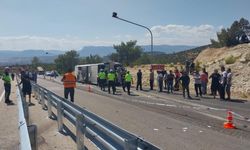 Mersin’de yolcu otobüsü ile kamyon çarpıştı: Ölü ve yaralılar var