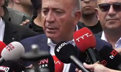 Gürsel Tekin İstanbul İl Başkanlığı binasının önüne geldi