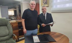 İsmail Karakaş’a tarihî emanet: Kudüs’ün Osmanlı Tapusu hediye edildi