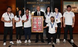 Mansur Yavaş, ASKİ Spor’un şampiyon sporcularını ağırladı