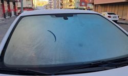 Kars'ta araç camları buz tuttu, sıcaklık -7 dereceye düştü