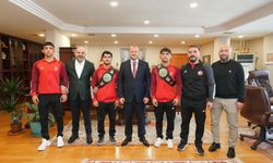 Dünya şampiyonu güreşçilerden RTÜK’e ziyaret