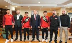 Dünya şampiyonu güreşçilerden RTÜK’e ziyaret