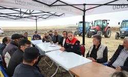 Kars Tarım İl Müdürü Enver Aydın, Başgedikler Köyü Merası’nda yetiştiricilerle bir araya geldi