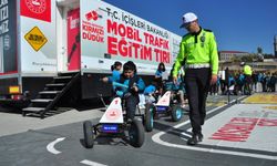 Mobil Trafik Eğitim TIR'ı Kars'ta öğrencilerle buluştu